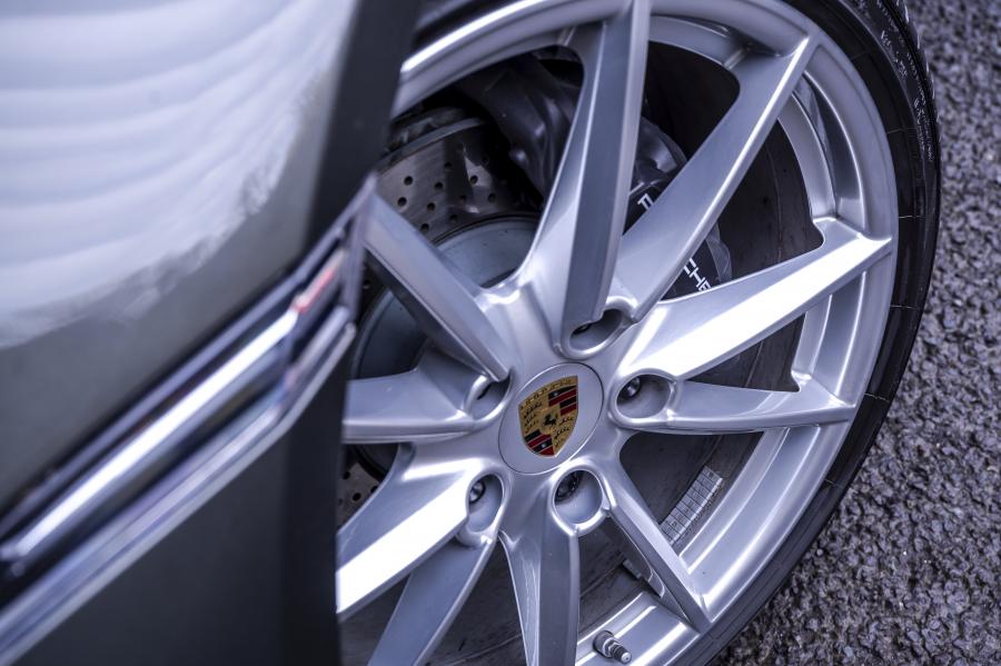 Колеса Porsche 911 Carrera (992) 2019 года  (UK) (фото 29 из 32)